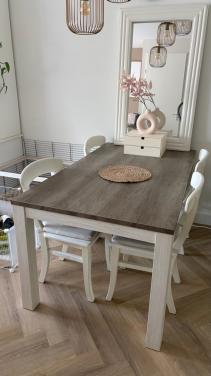 Mooie eettafel wit/greywash