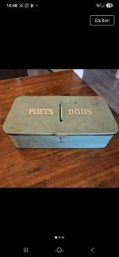Oude poets doos met inhoudt