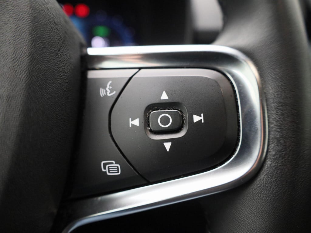 Volvo XC40 recharge core | automaat | lmv | parkeer sensoren | virtual cock