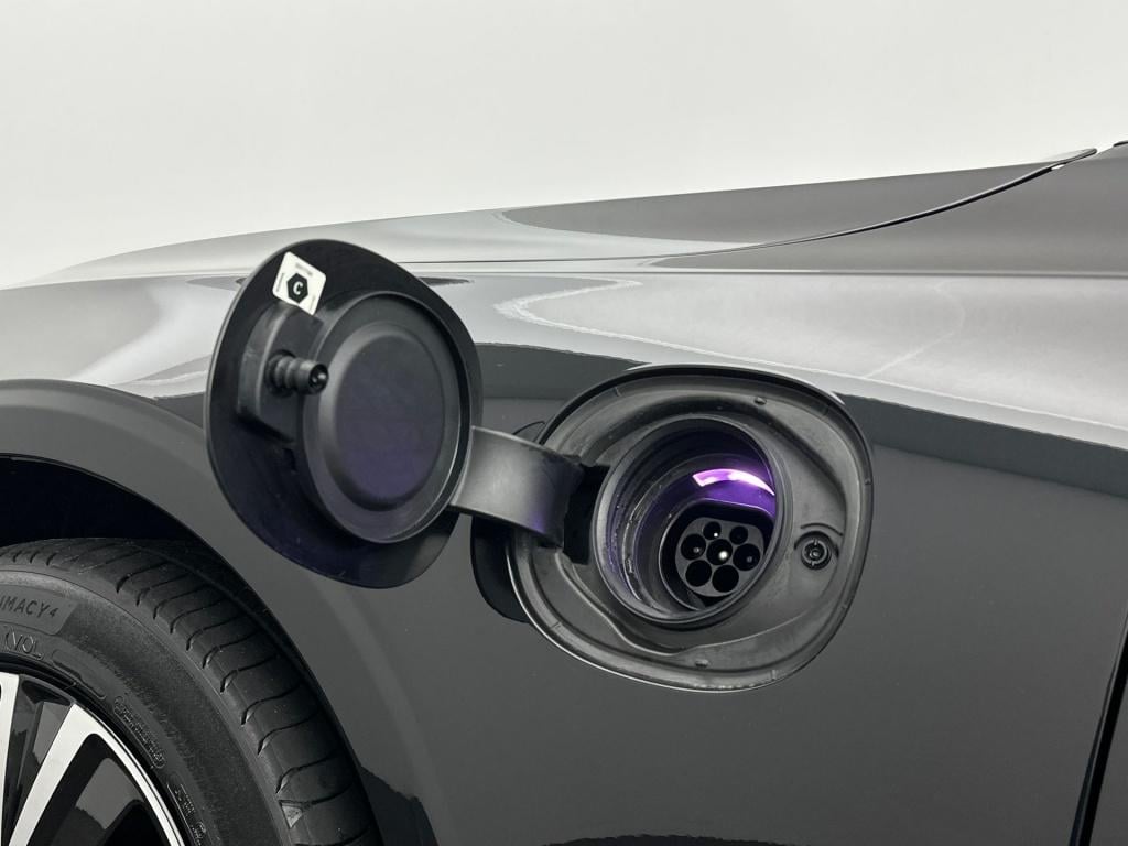Volvo V90 t6 340pk recharge r-design| panodak| adap.cruise| camera| h&k so