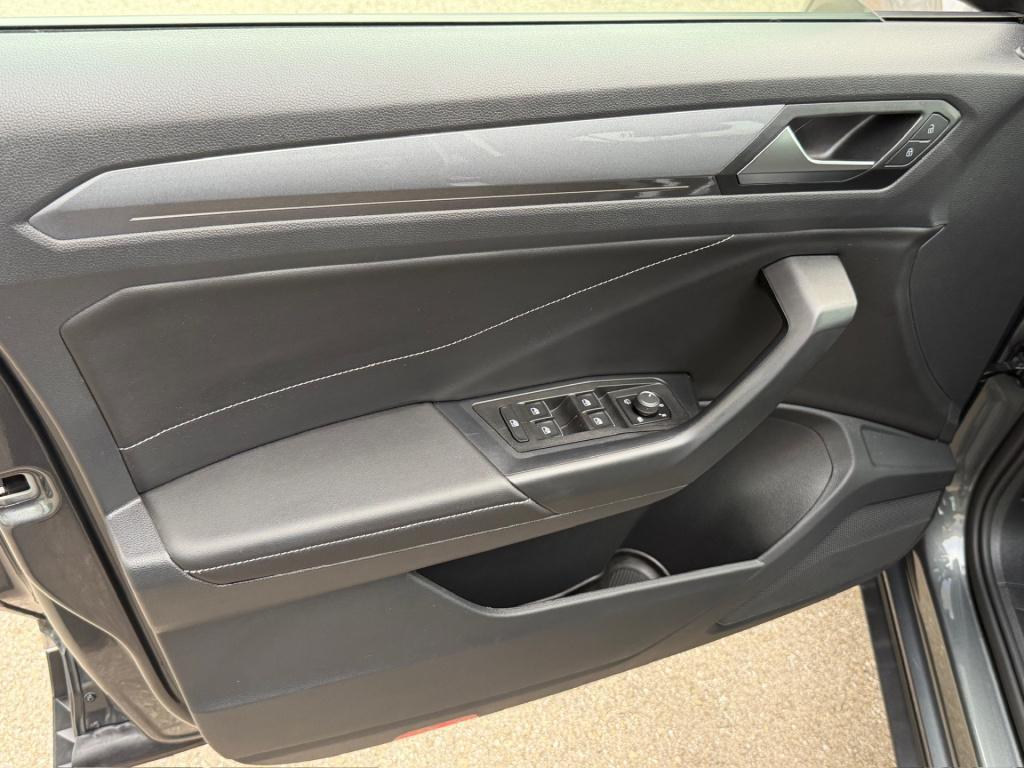 Volkswagen T-roc 1.5 tsi 150pk dsg style | trekhaak | navi | iq light | ada