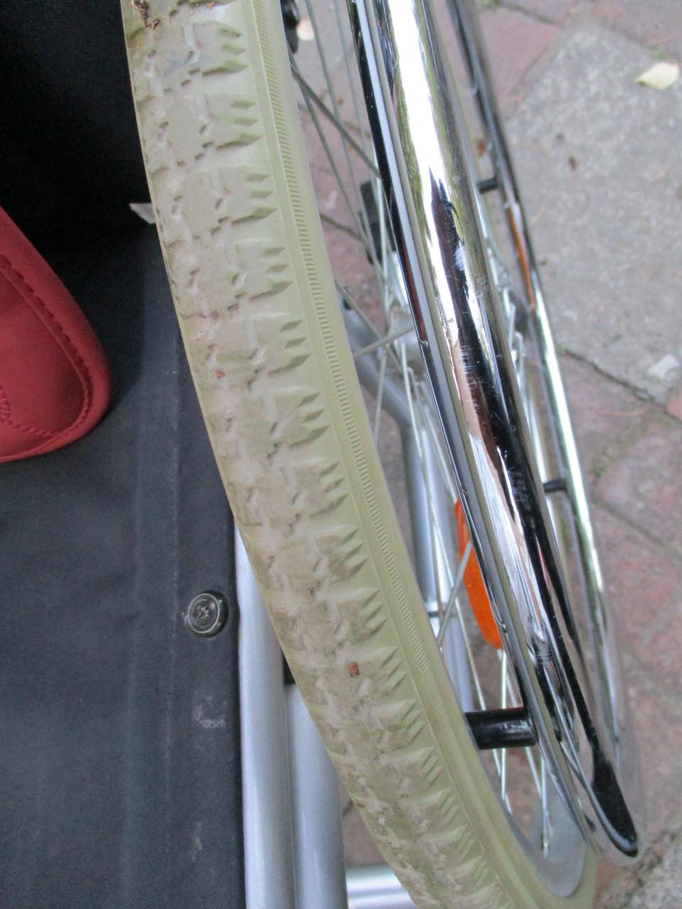 Te koop nette rolstoel met kussen.