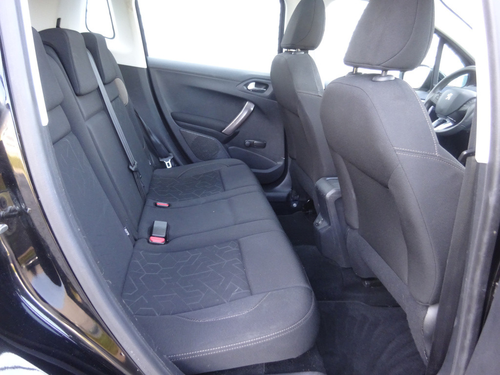 Peugeot 2008 1.2 puretech active panoramadak / trekhaak / navigatie