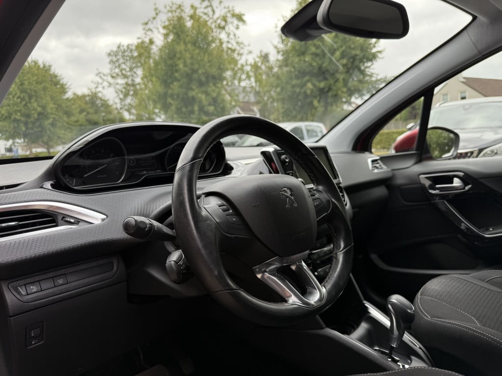 Peugeot 208 1.2 turbo // allure // carlay // android auto // automaat //