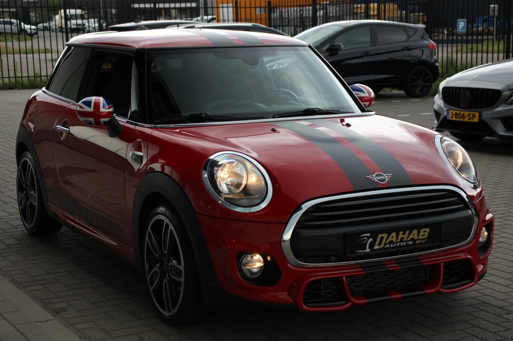 Mini Cooper mini 1.5 | john cooper works pakket | jcw stoelen | parkeersens