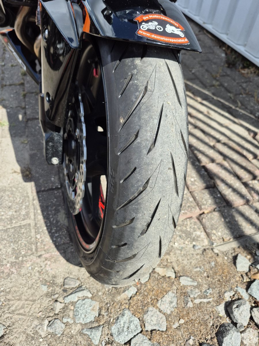 Kawasaki Z750 uit 2009 met veel extra's