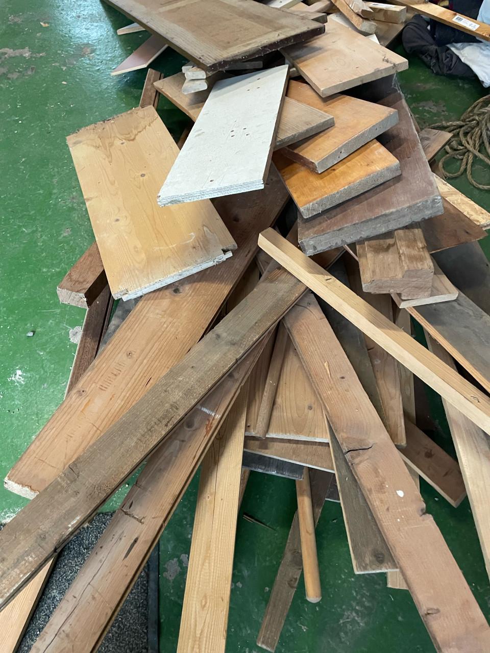 Hout allerlei. stookhout.