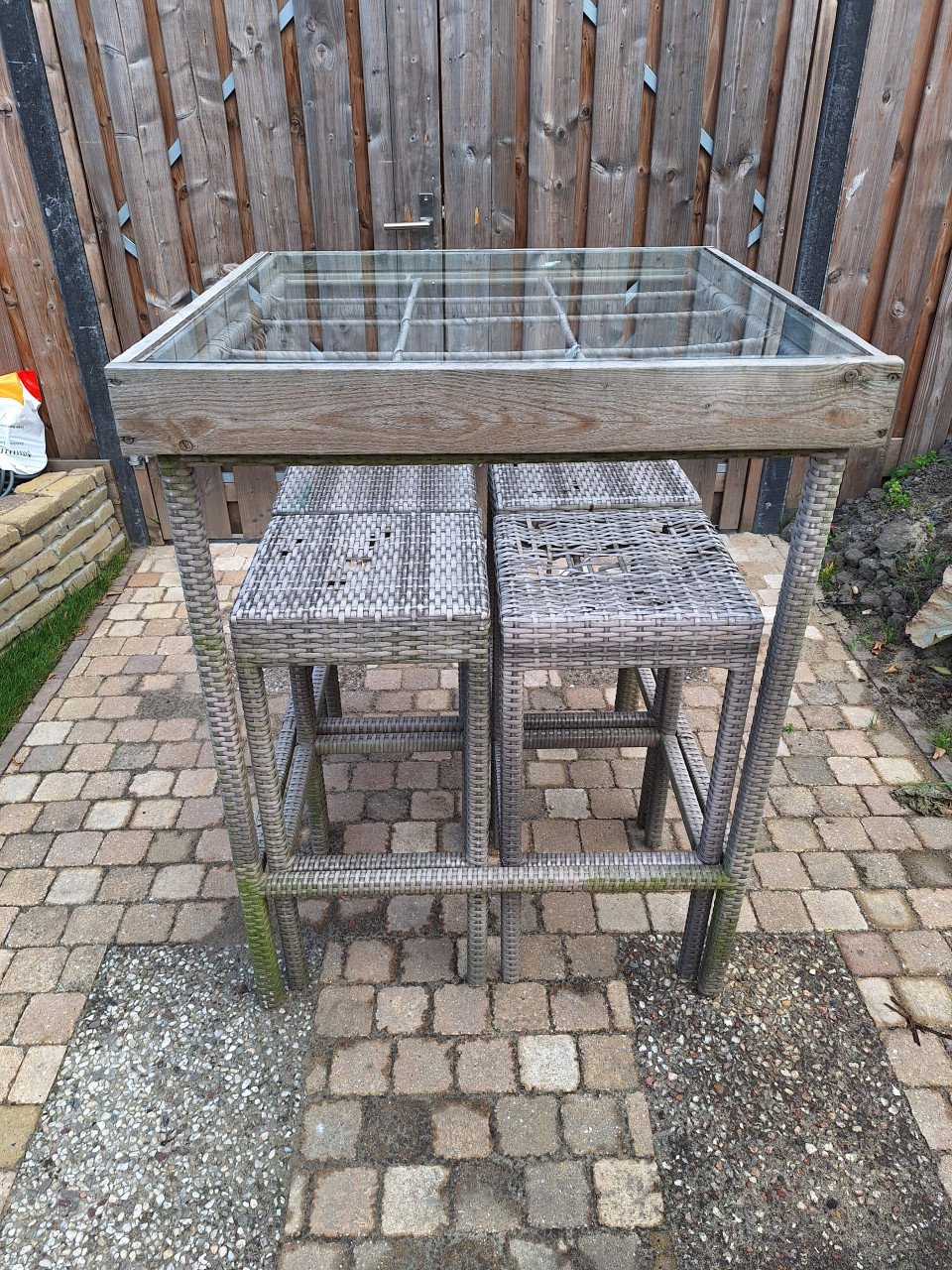 Bartafel+krukken voor buiten