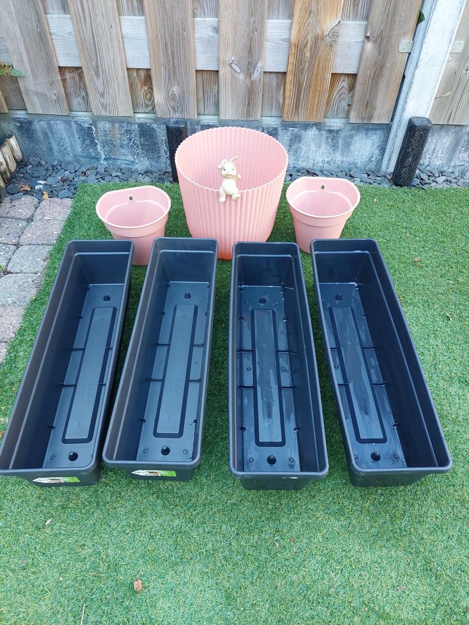 Pakket kunststof bloempotten in zeer goede staat