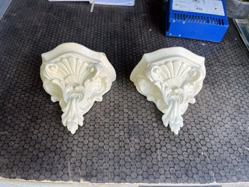 2 Wandconsoles van gips