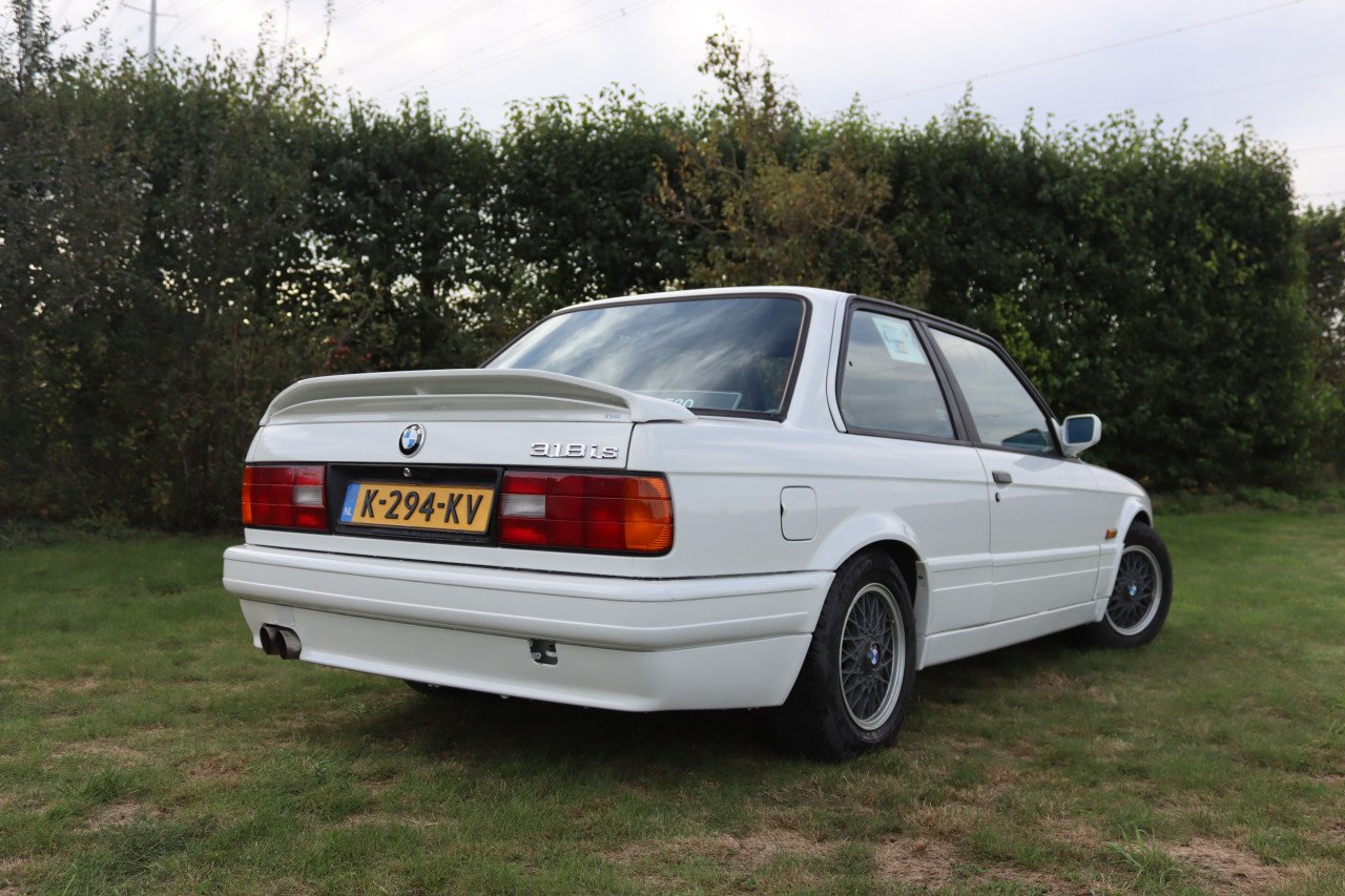BMW E30 318is