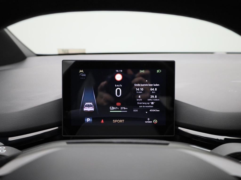 MG Mg4 64 kwh luxury | automaat | navigatie | climate control | apple carpl