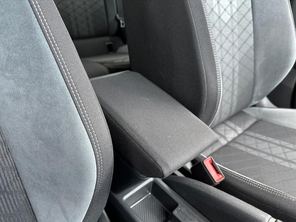 Volkswagen Taigo 1.5 tsi 150pk dsg r-line | trekhaak | iq light | camera | 