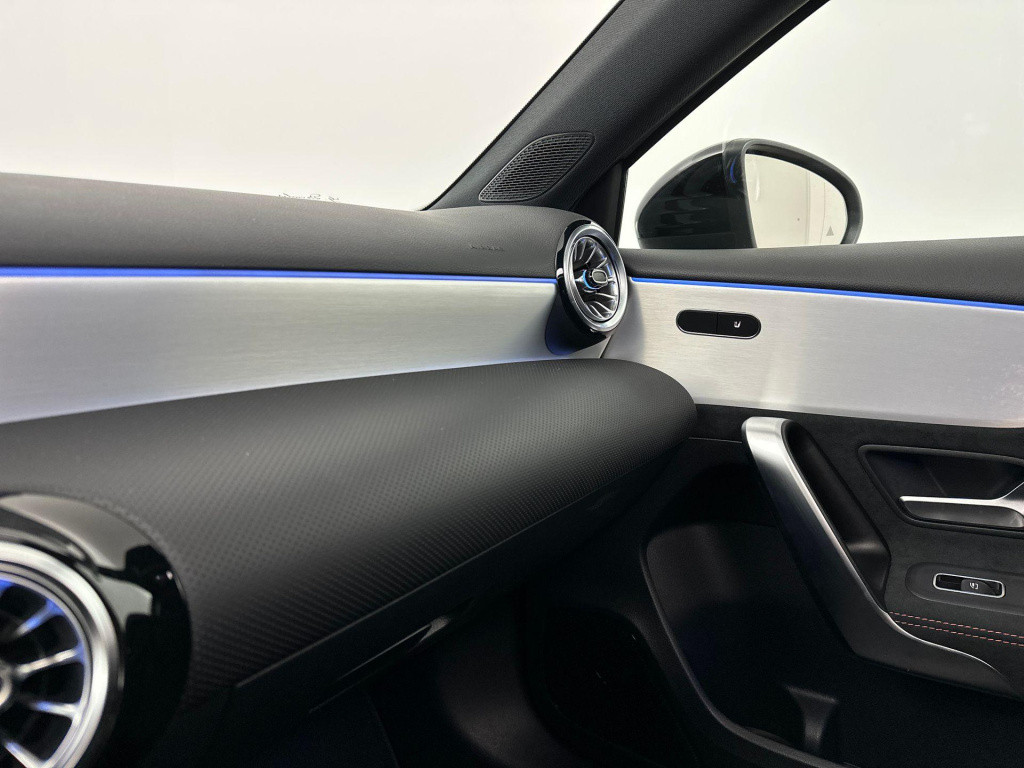 Mercedes-Benz A-Klasse 200 amg premium pano acc sfeer camera