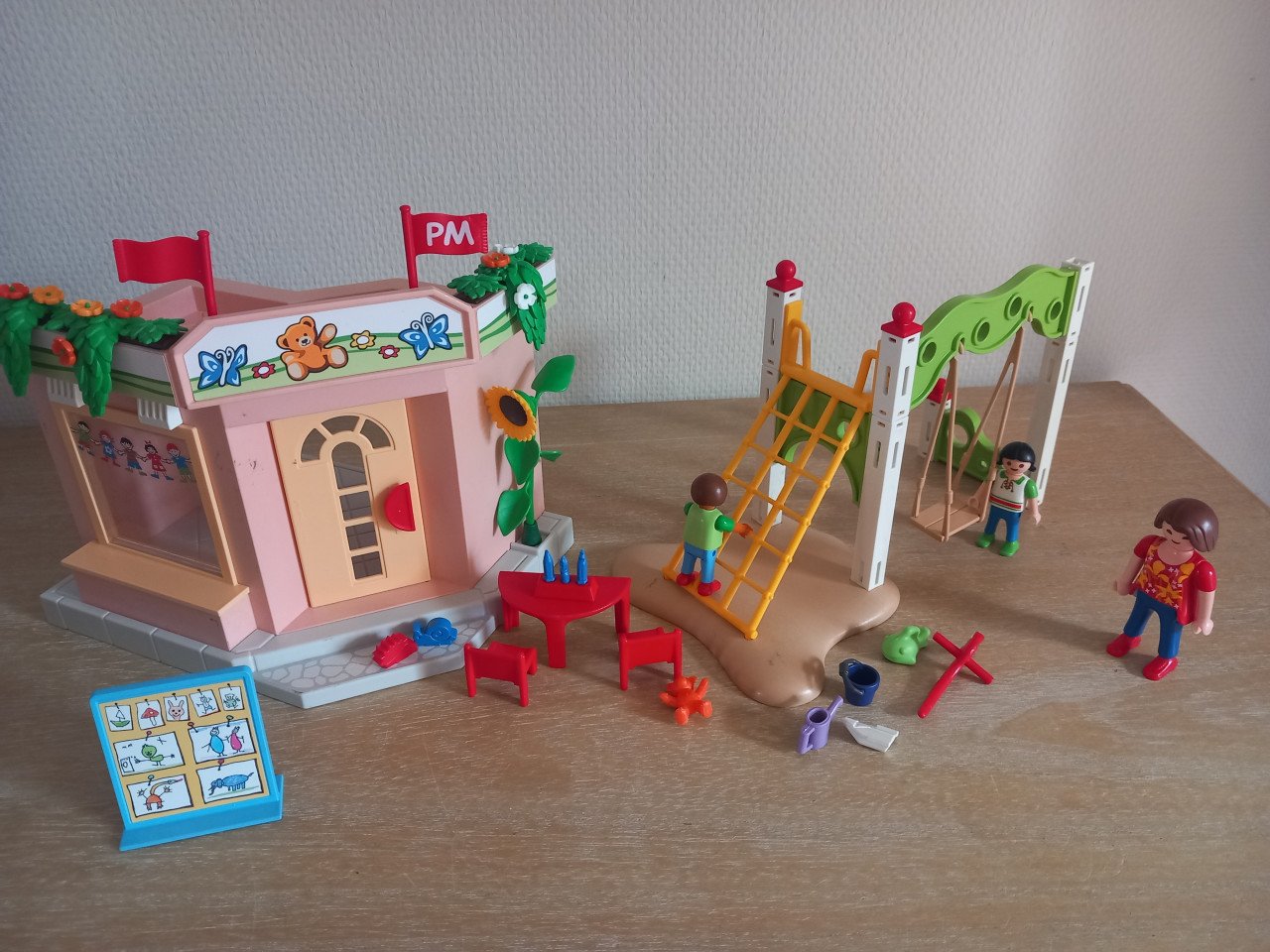 Playmobil schooltje met buitenspeelplaats setnr 5634