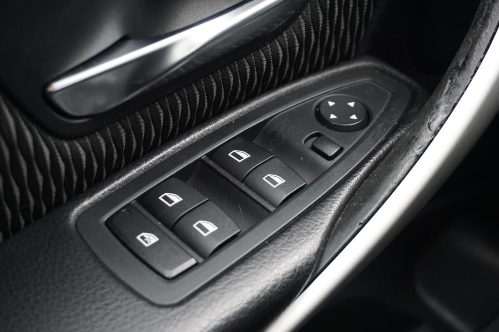 BMW 3-serie 320i automaat - airco / cruise / elektr. ramen / nap