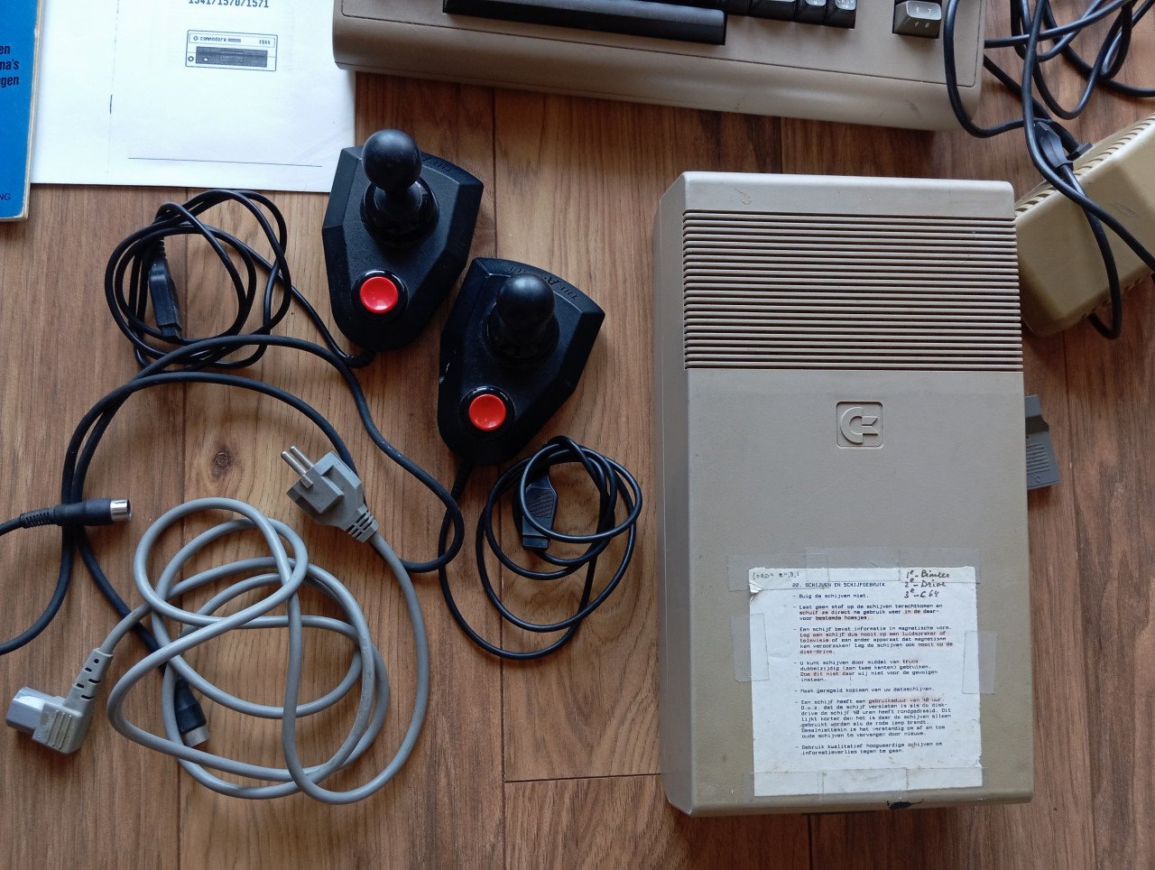 Commodor 64+ datasette + toebehoren