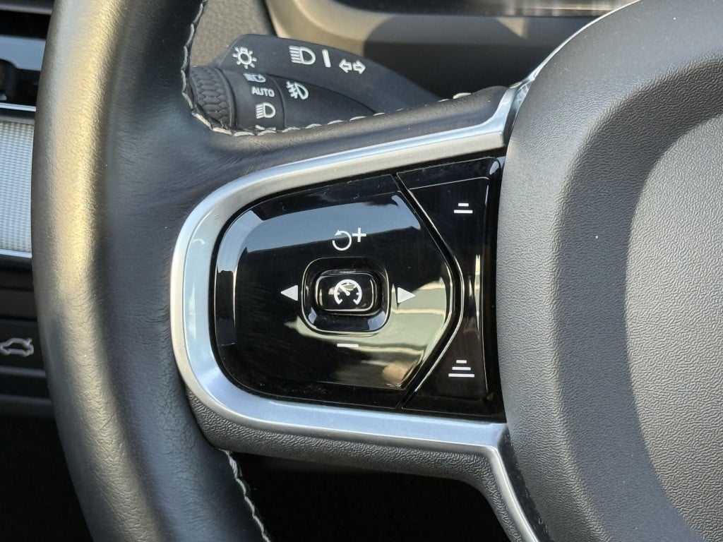 Volvo XC90 t8 awd r-design | 360 camera| luchtvering| trekhaak| head up dis