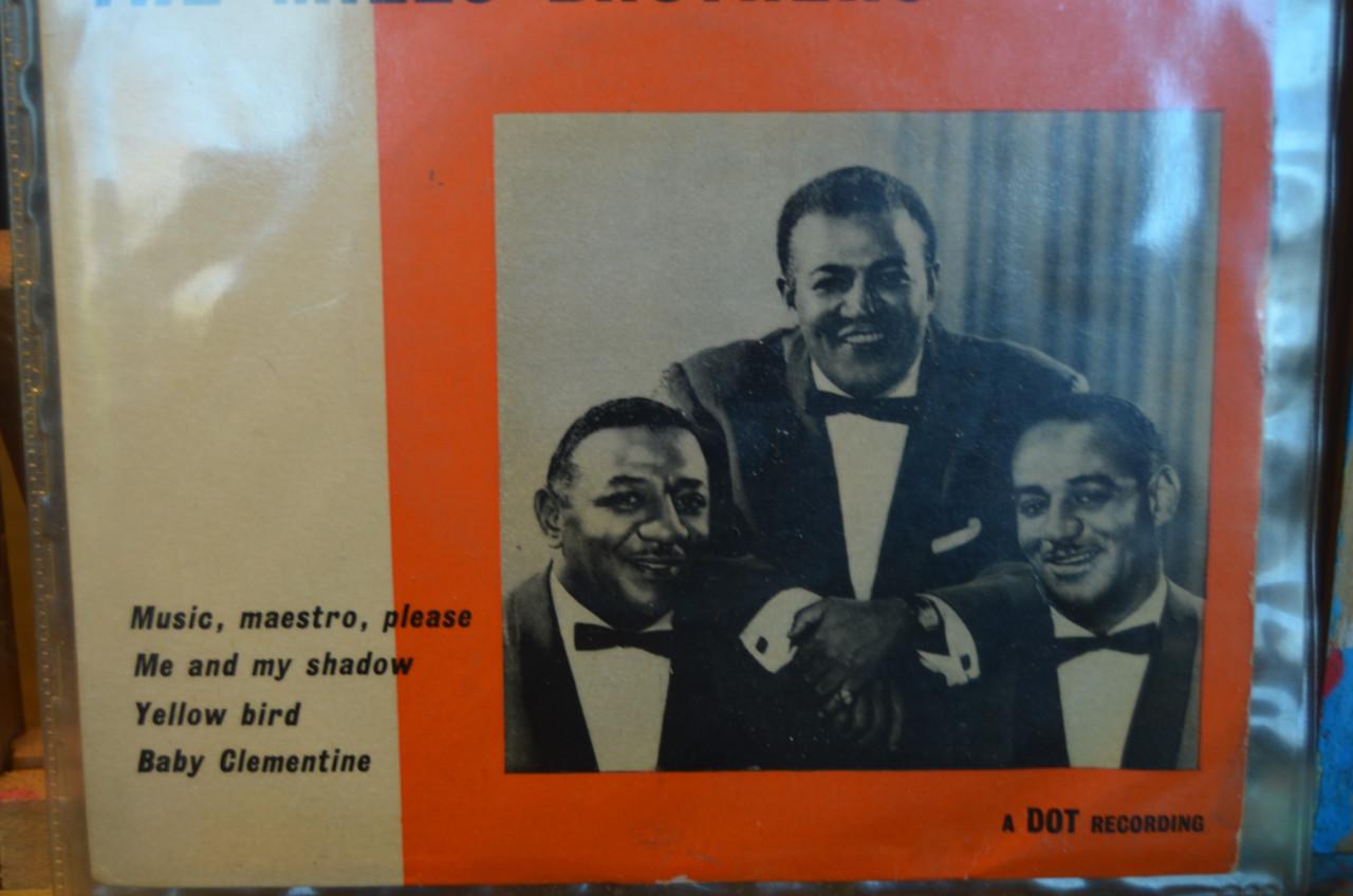 Diverse singles 'The Mills Brothers'