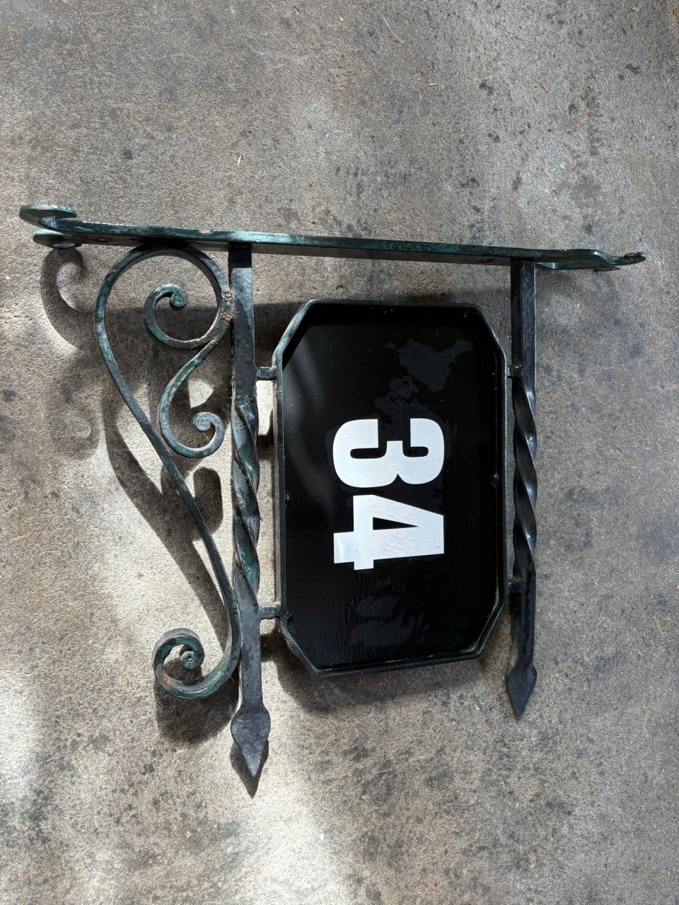 Buitenlamp en uithangbord