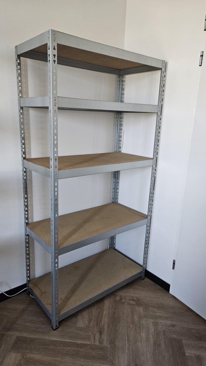Metalen opbergrek met houten legplanken ( 2x )