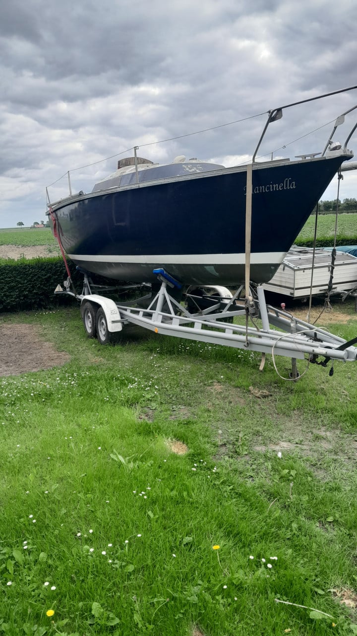 Zeilboot met trailer