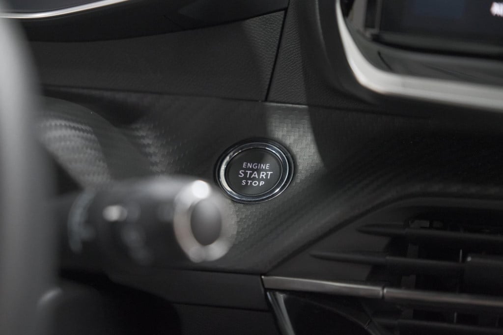 Peugeot 208 hybrid 136 e-dcs6 gt | camera | navigatie | parkeersensoren