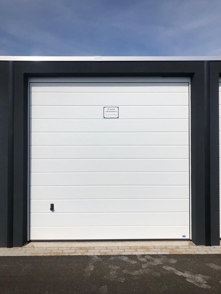 Te huur per direct grote garage / loods / opslag XXL te Yerseke