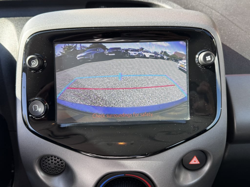 Toyota Aygo 1.0 vvt-i x-play | airco | radio | bluetooth | camera