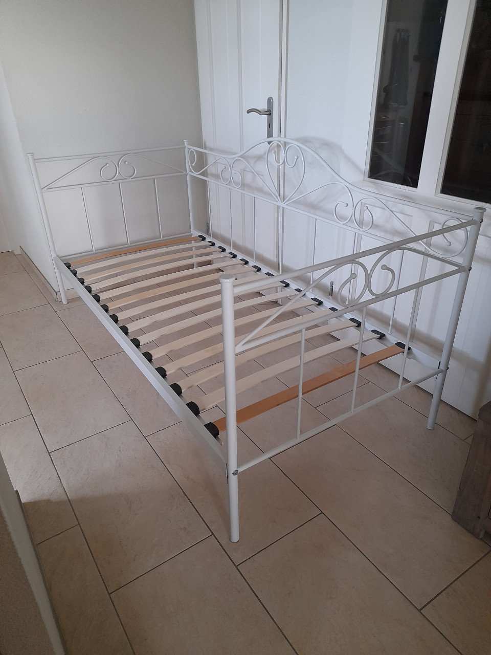 Metalen 1 Persoons bed  90 x 200 (in goede staat )