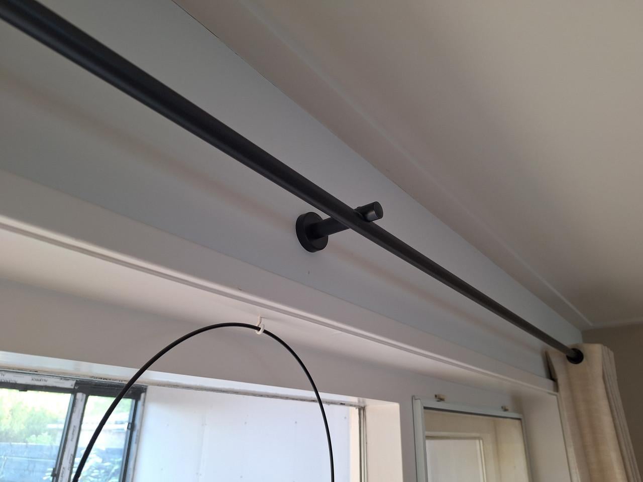 Beige/ecru ringgordijnen inclusief roede (276cm) - zo goed als nieuw