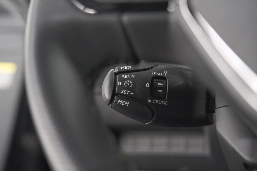 Peugeot 208 1.2 hybrid 145 e-dcs6 gt | alcantara pakket | camera | apple ca