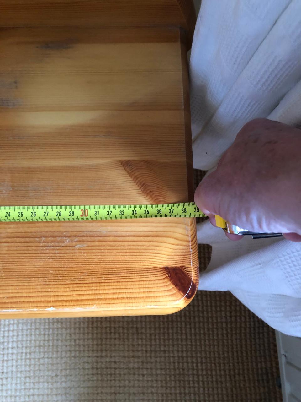 Massief Houten bed met opberglades, 160 maal 200 cm!