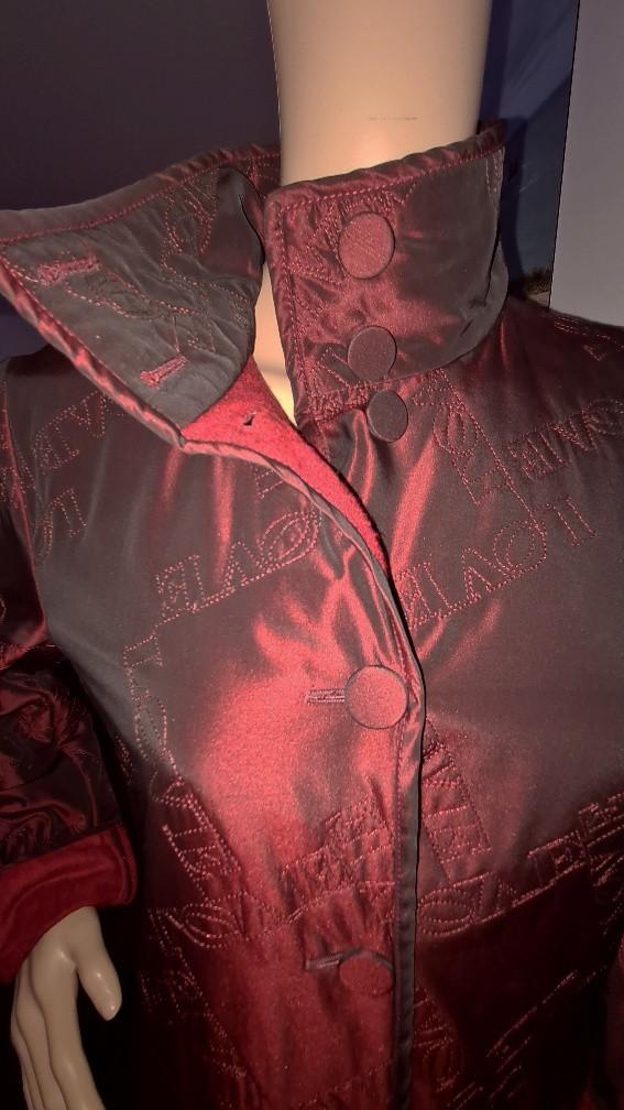 Rena Lange: Lange bordeaux jas LOVE LOVE LOVE maat 36