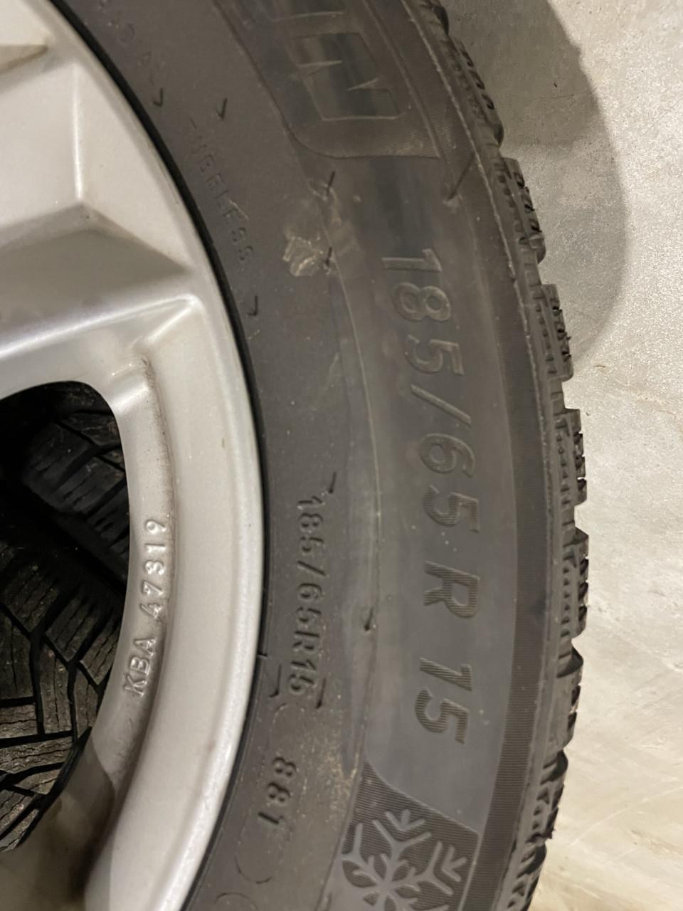 Winterbanden met velg 185/65 R15