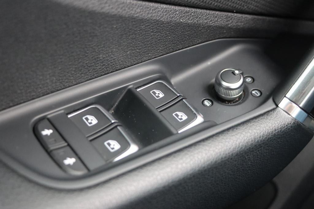 Audi Q2 35 tfsi | s edition | 150pk | s-tronic | ambiente | zwart optiek