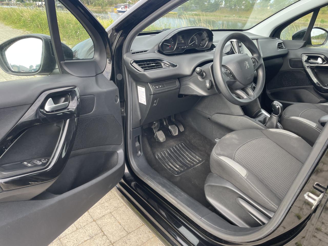 Peugeot 208 1.2 pure tech blue lion 90000 km