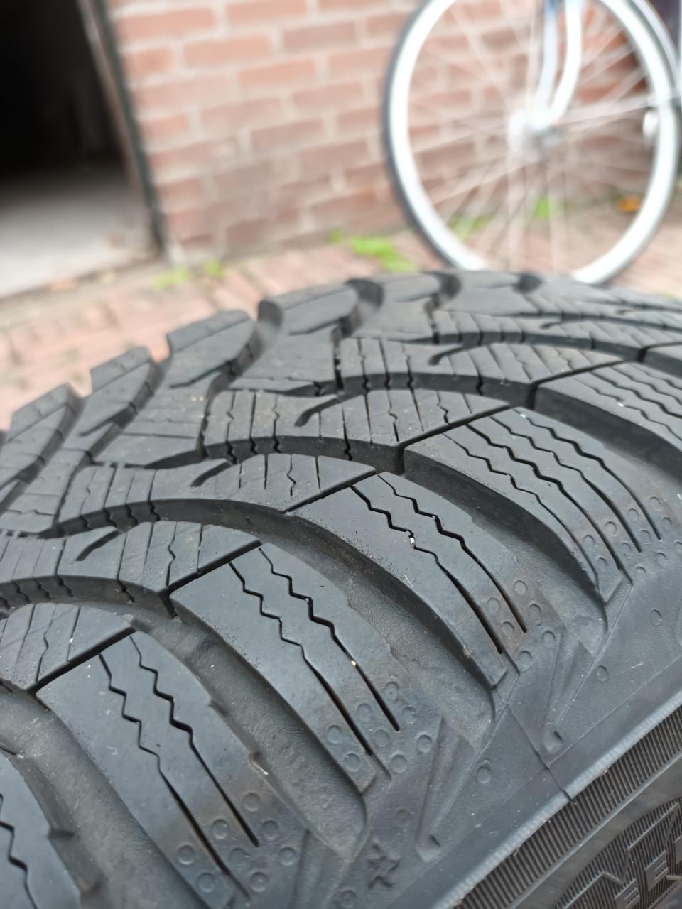 Winterbanden Michelin 185/65 R15 op stalen velden 4 gaats incl, bouten