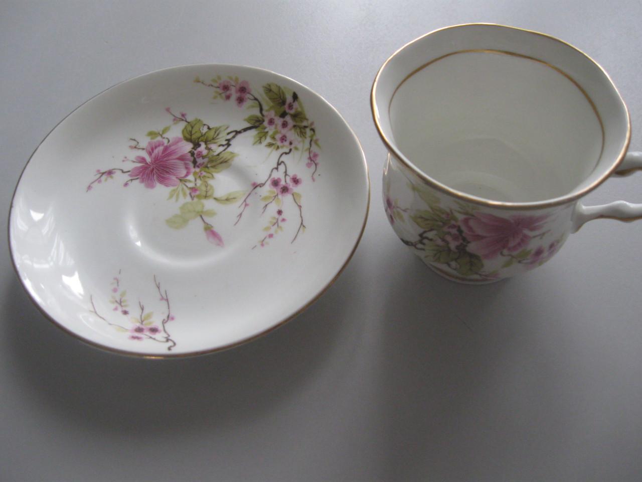 4 porselein kop en schotels