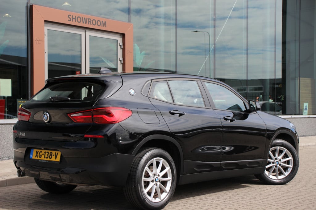 BMW X2 sdrive18i executive | leder | achteruitrijcamera | navi |
