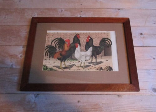Houtenlijst met kippen/ hanen prent achter glas afm:50x37cm.