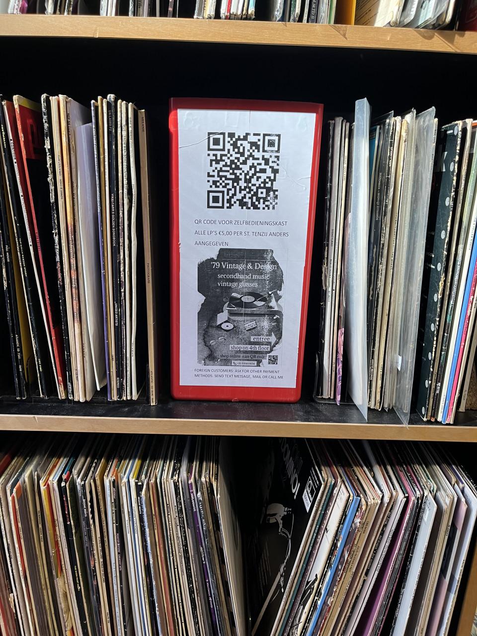 Honderden ‘nieuwe’ platen toegevoegd aan zelfbedieningskast Vlissingen