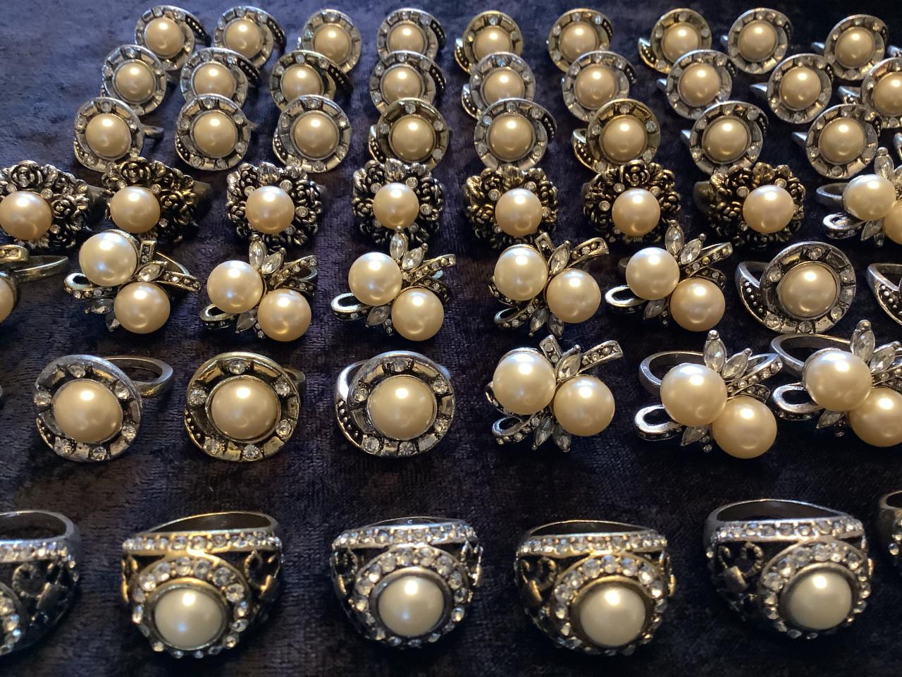 Partij hele mooie ringen ( partij 121) AANBIEDING !!!!!!