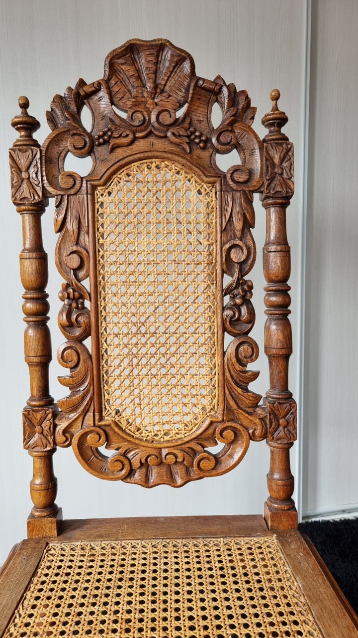 Antieke eetstoelen