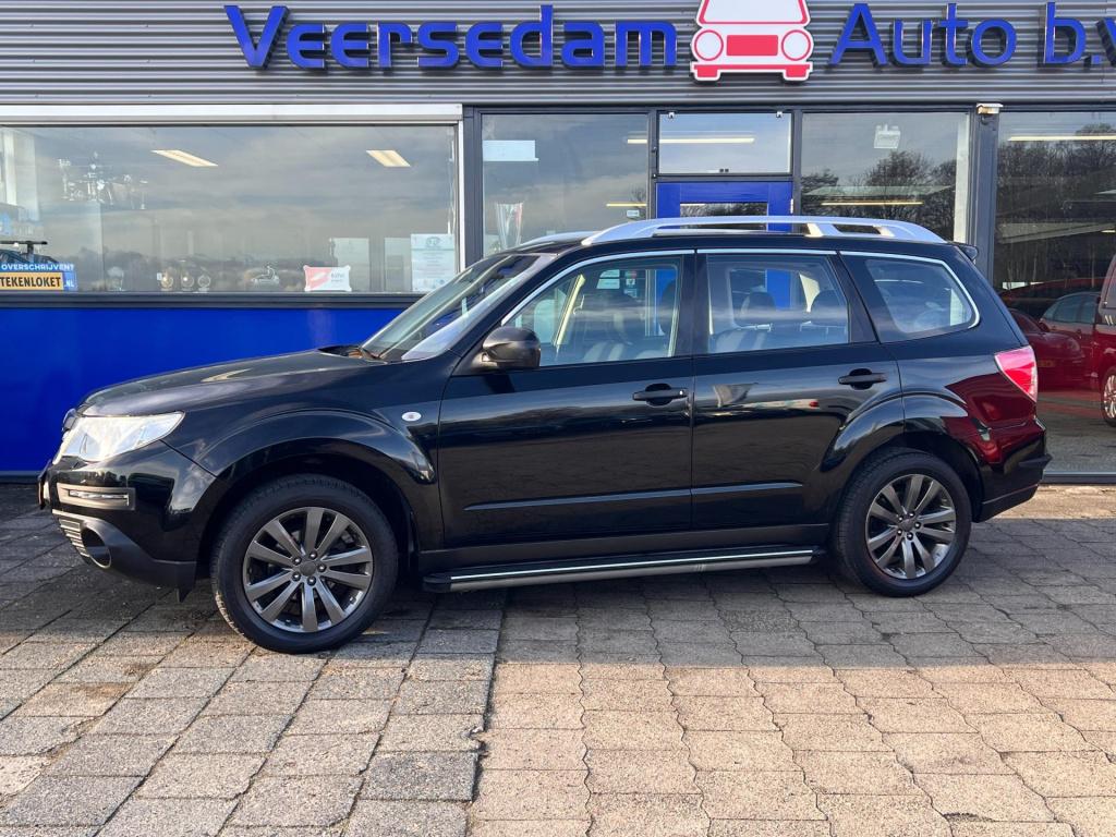 Subaru Forester 2.0 xs 40 year edition, panodak, trekhaak enz...