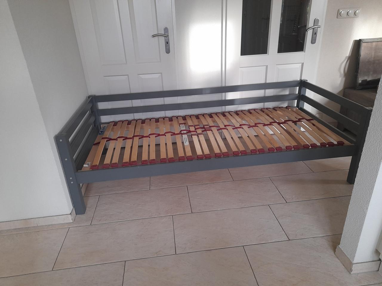 1 Persoons bed 90 x 200 (in goede nette  staat )