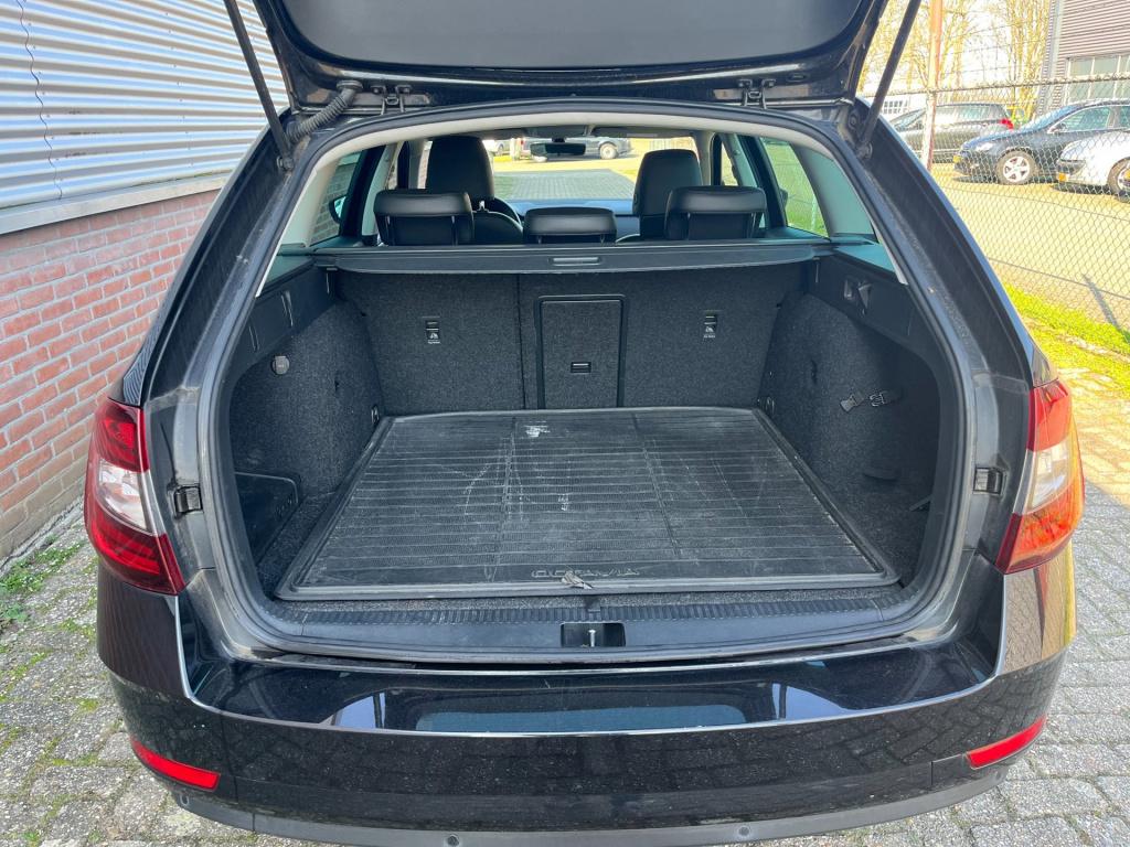 Skoda Octavia combi 1.8 tsi greentech style business | btw | orig. nl | car