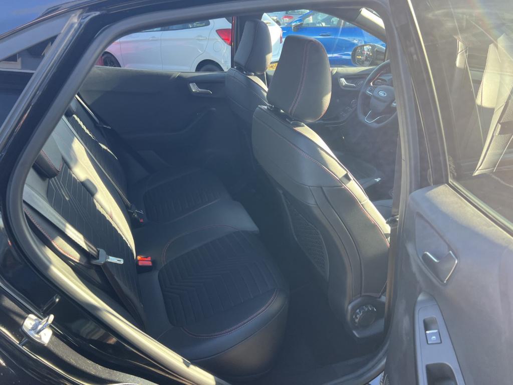 Ford Puma 1.0i ecoboost hybrid 125pk st-line x ,panodak , 19 inch , voorrui