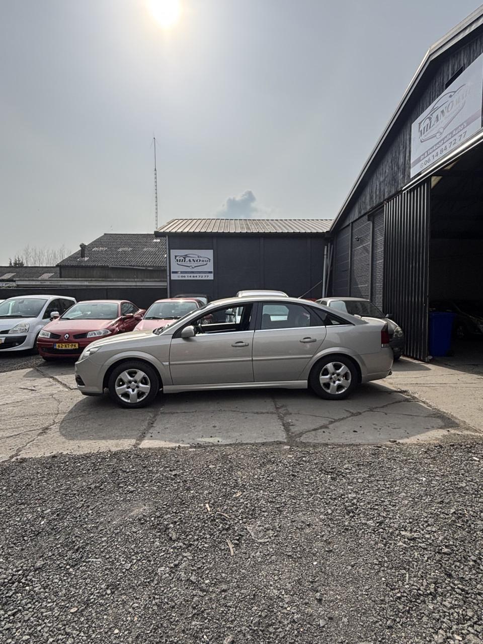 Opel Vectra met een jaar apk