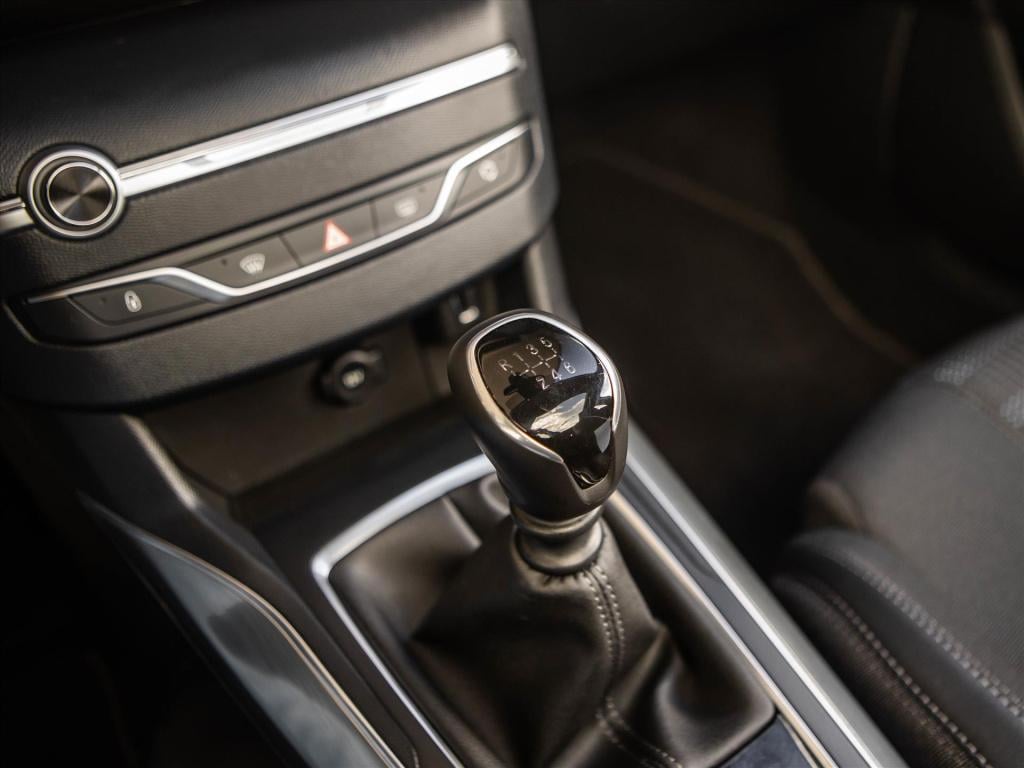 Peugeot 308 1.2 puretech 110pk blue lease premium | panoramadak | camera | 